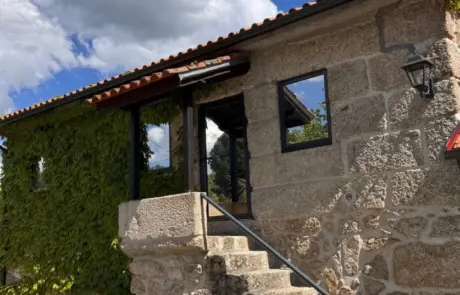 Entrada Casa de Pedra | Pinheiro Grande