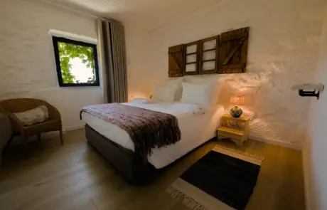 Quarto Casa de Pedra | Pinheiro Grande